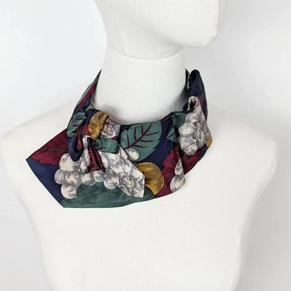 BNWT Ogsplosh Women's Fall Ascot Scarf Size Medium